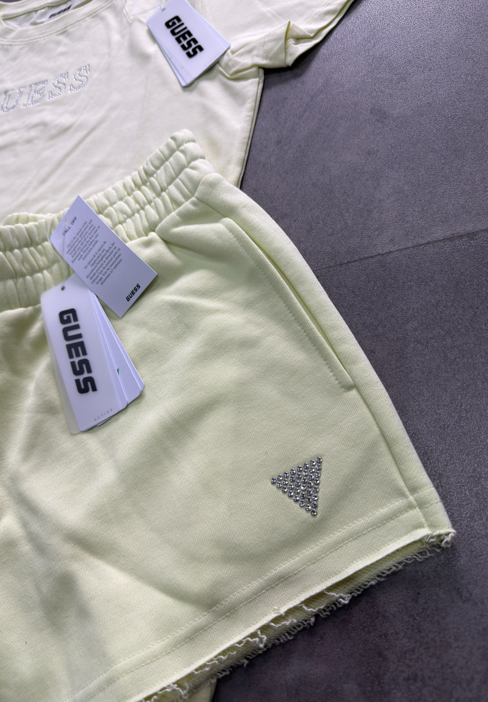 GUESS SHORT SET