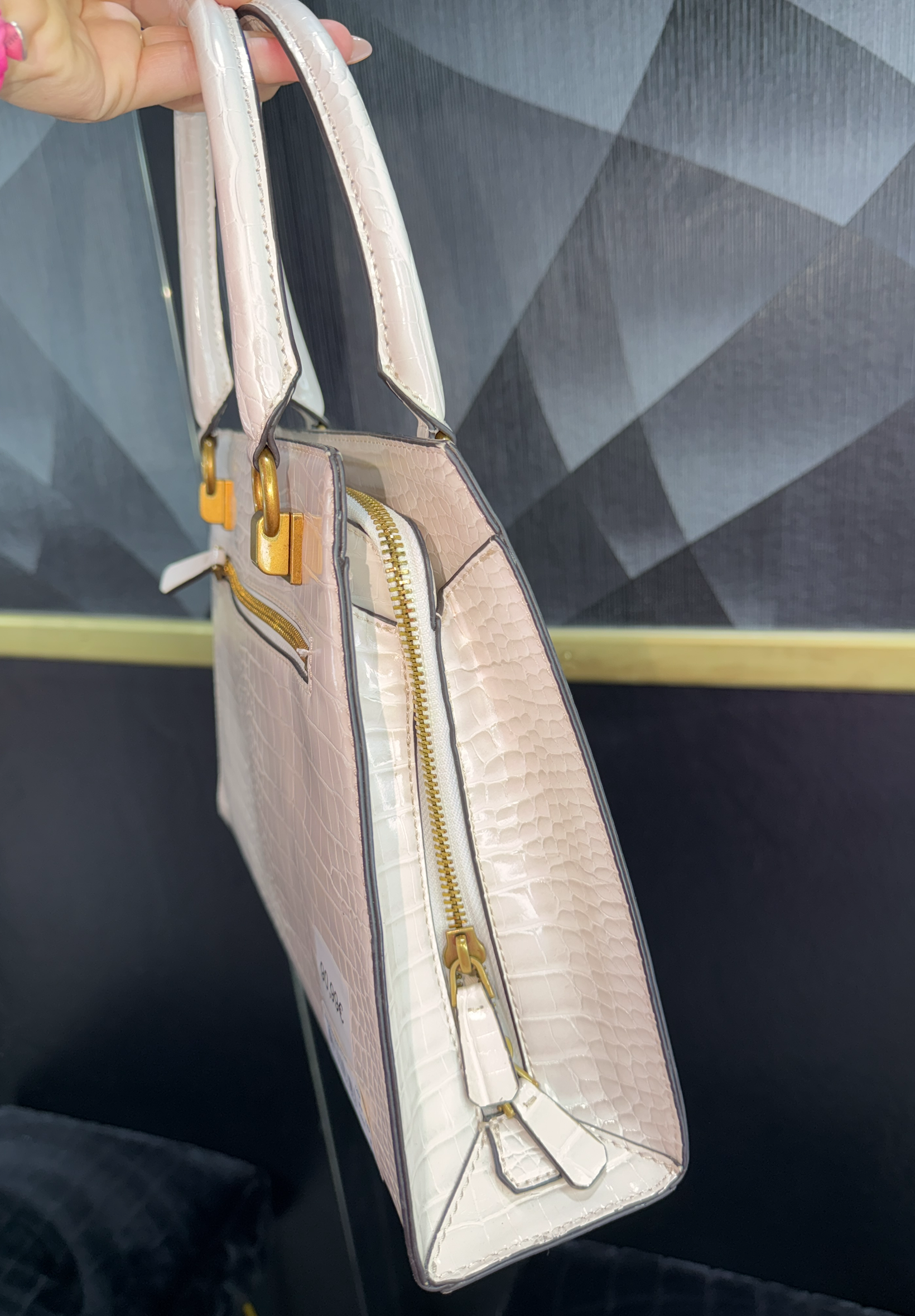 GUESS HANDBAG