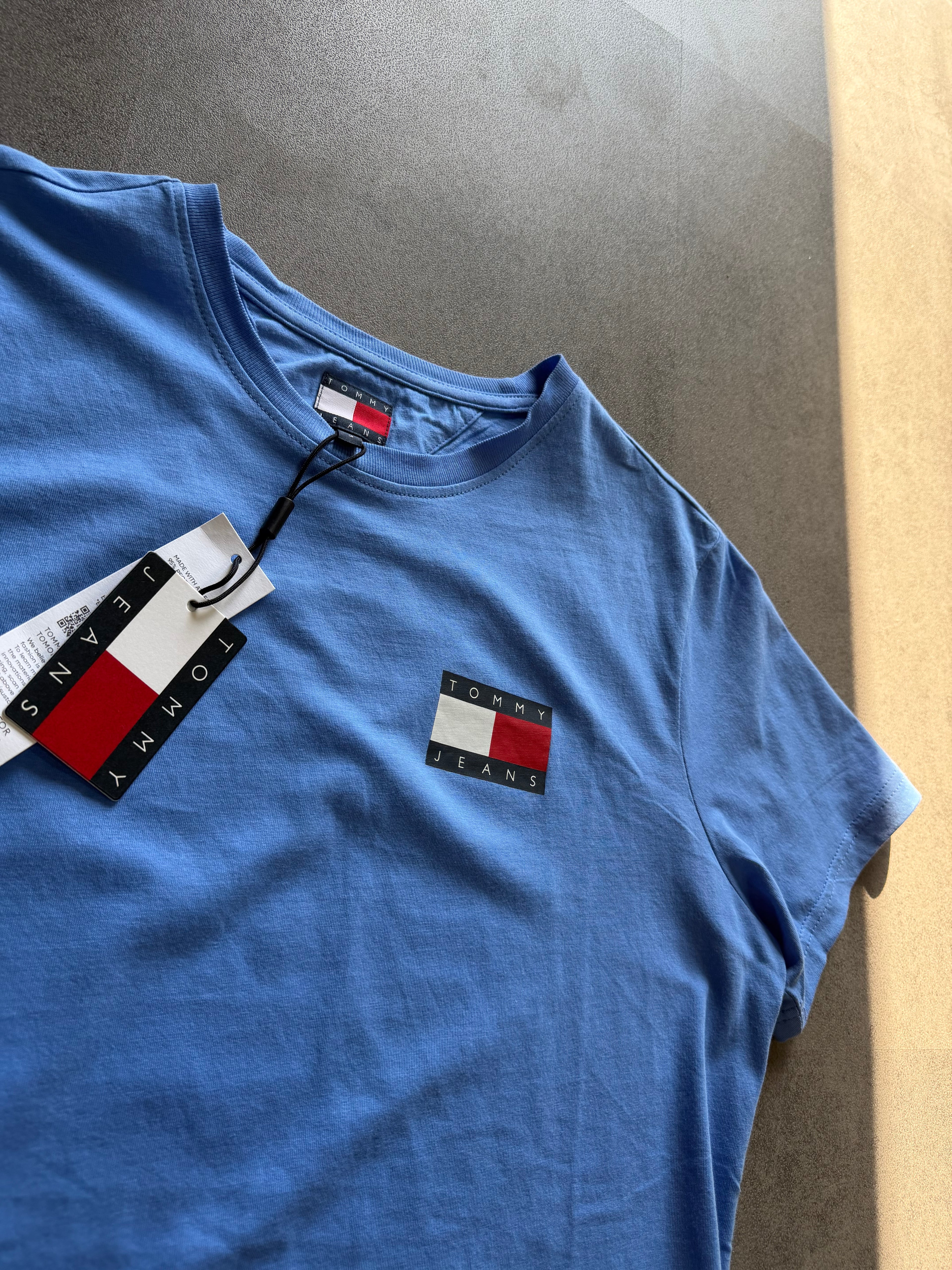 CAMISETA TOMMY JEANS