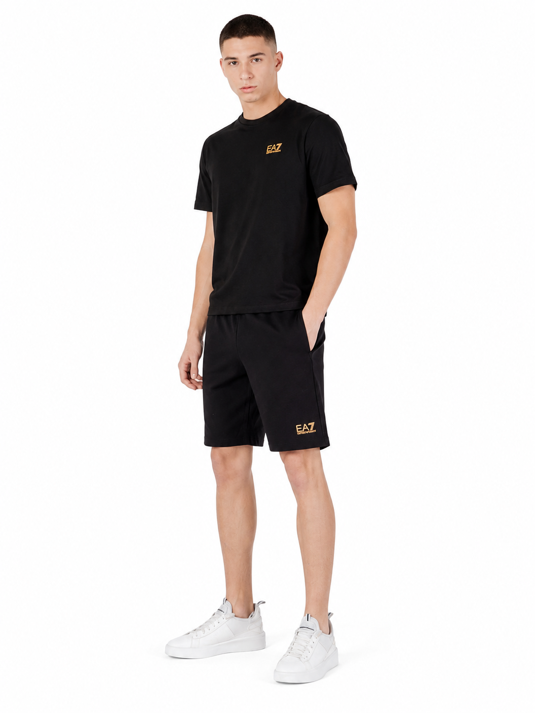 Conjunto EA7 Emporio Armani Negro Logo Dorado Hombre