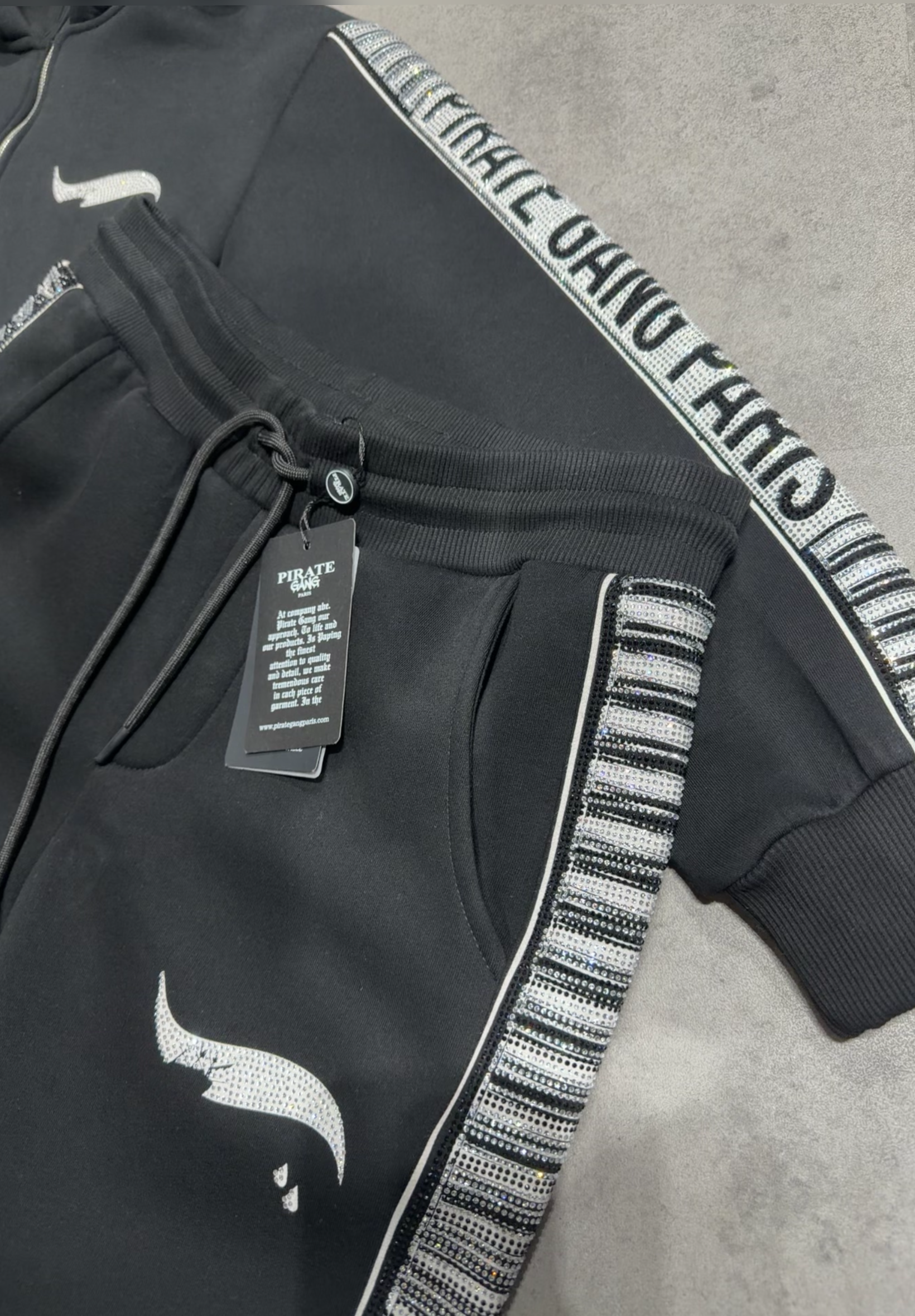 PÍRATE GANG PARIS TRACKSUIT