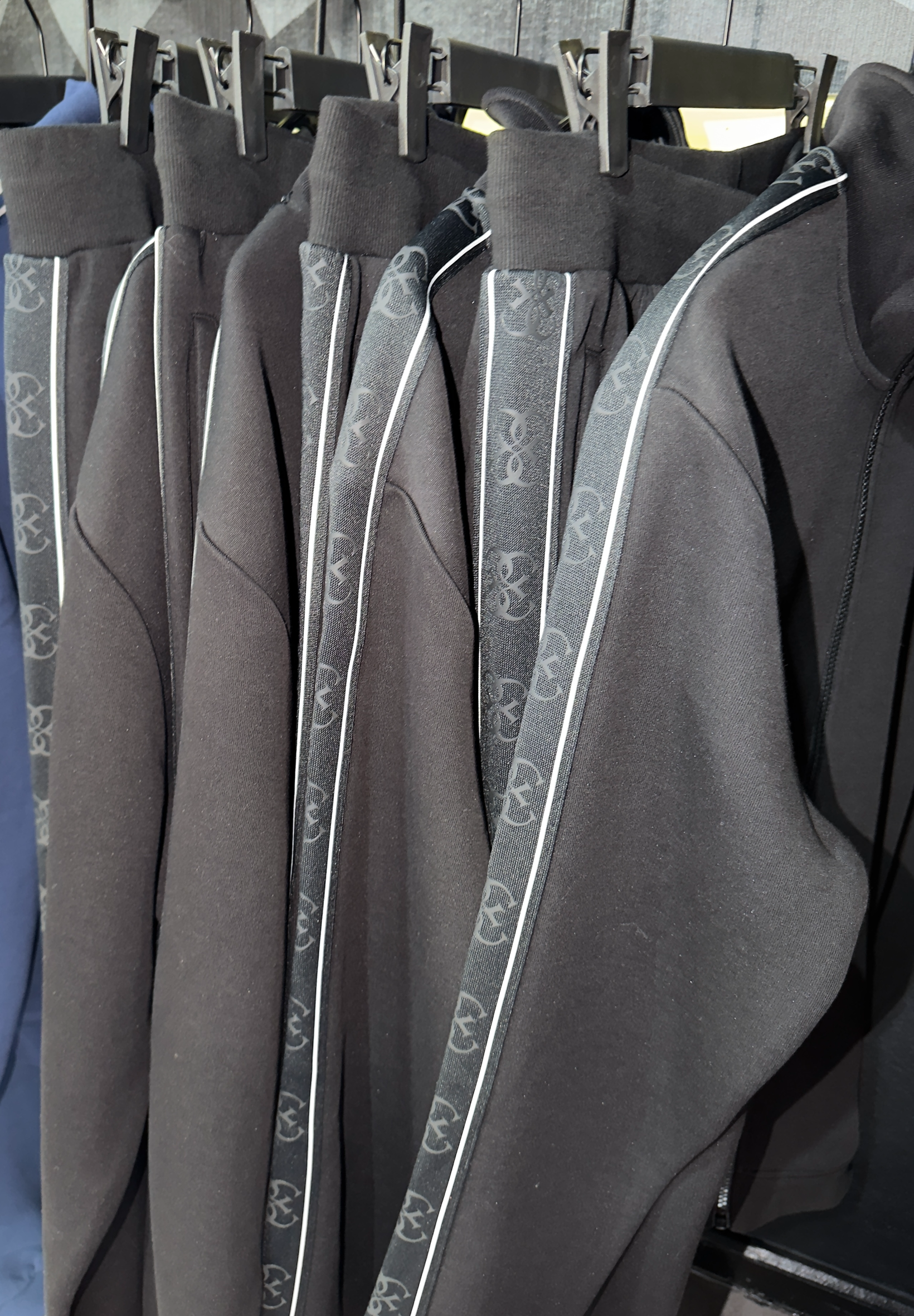 GUESS TRACKSUIT