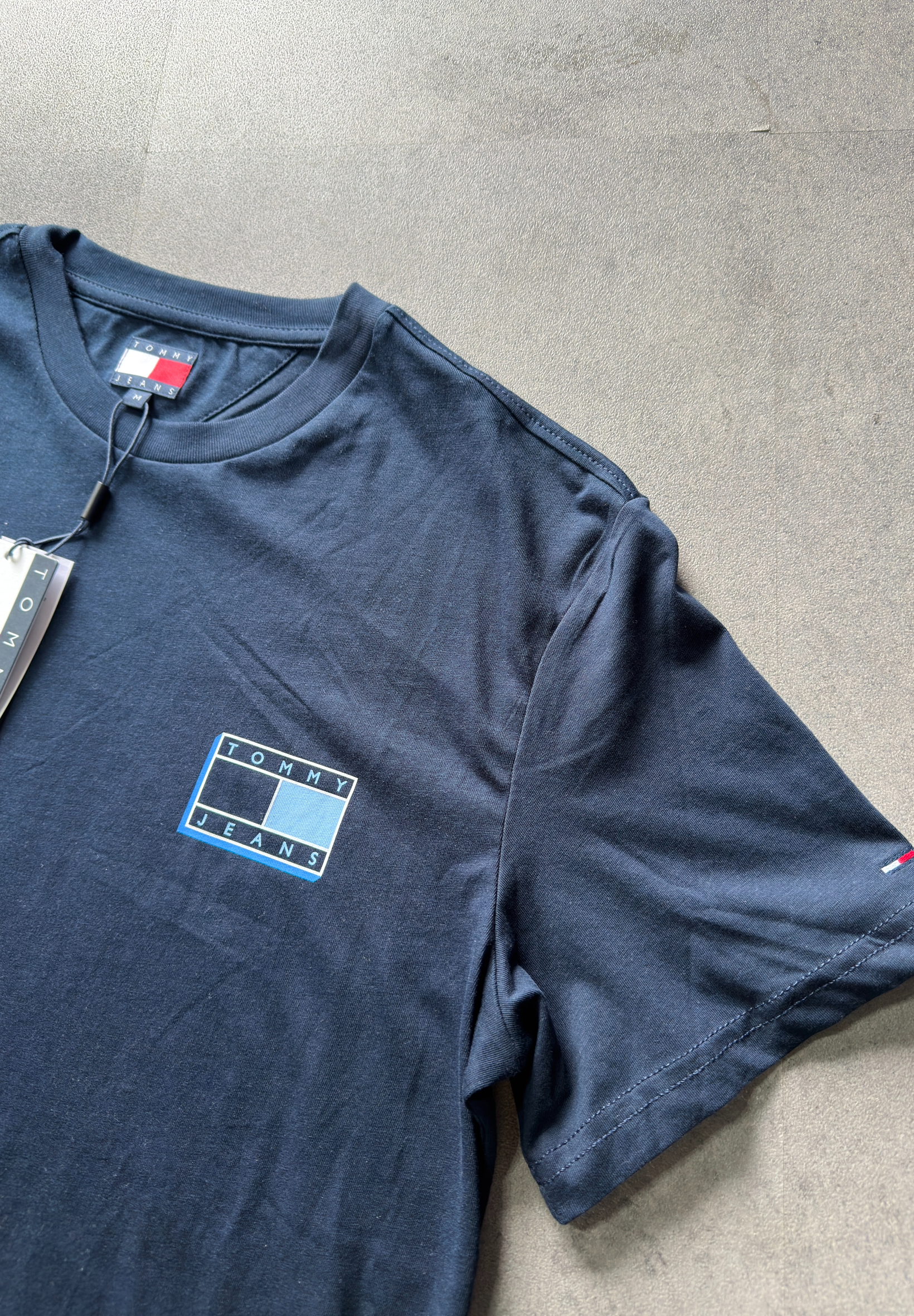 TOMMY JEANS T-SHIRT