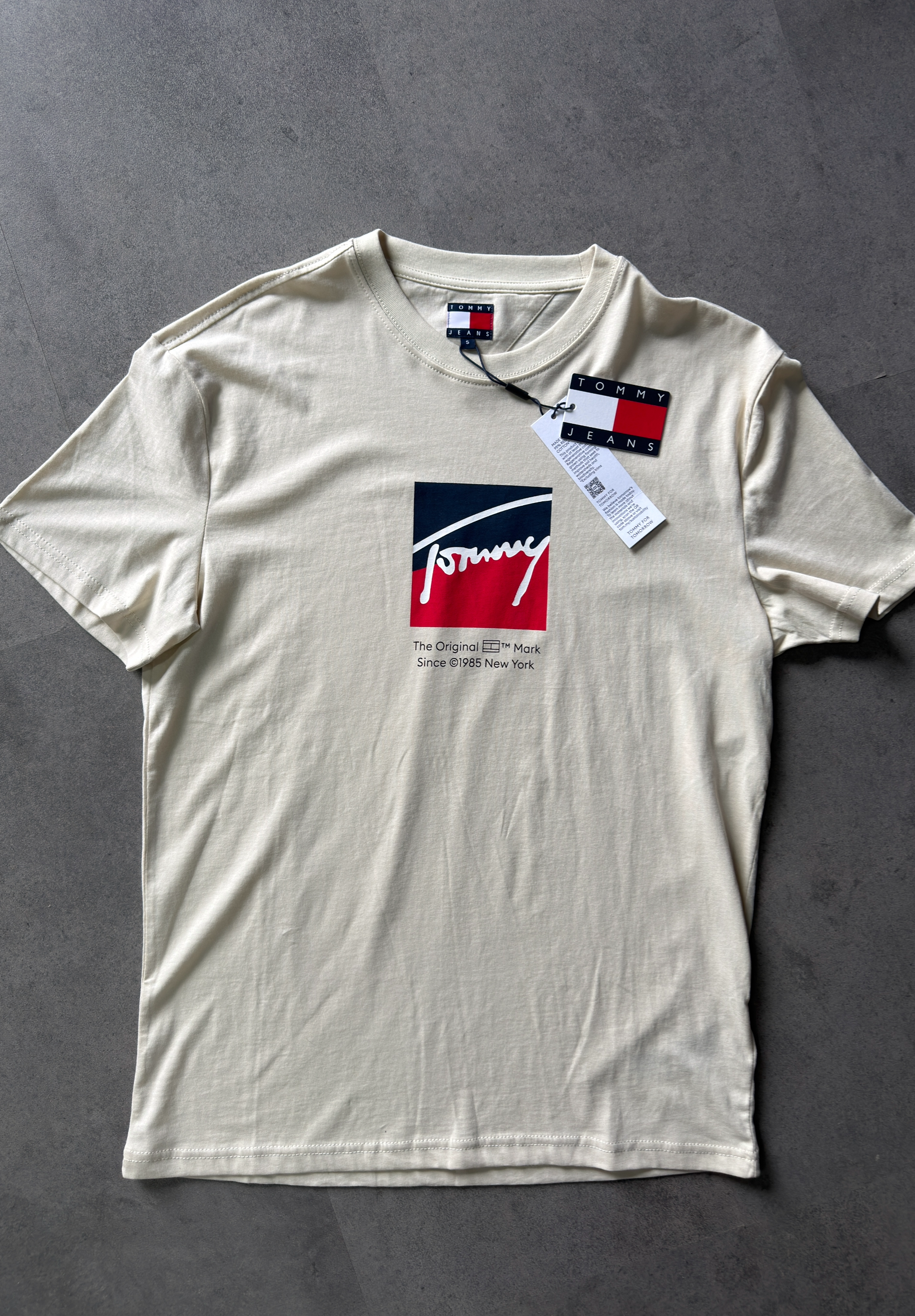 TOMMY JEANS T-SHIRT