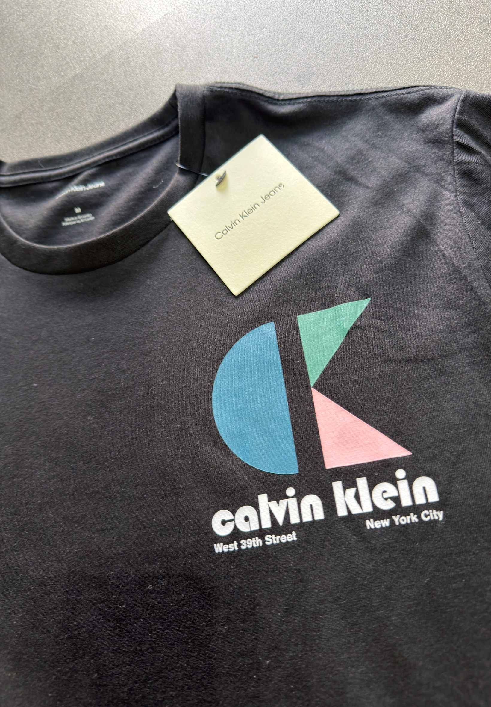 CALVIN KLEIN T-SHIRT