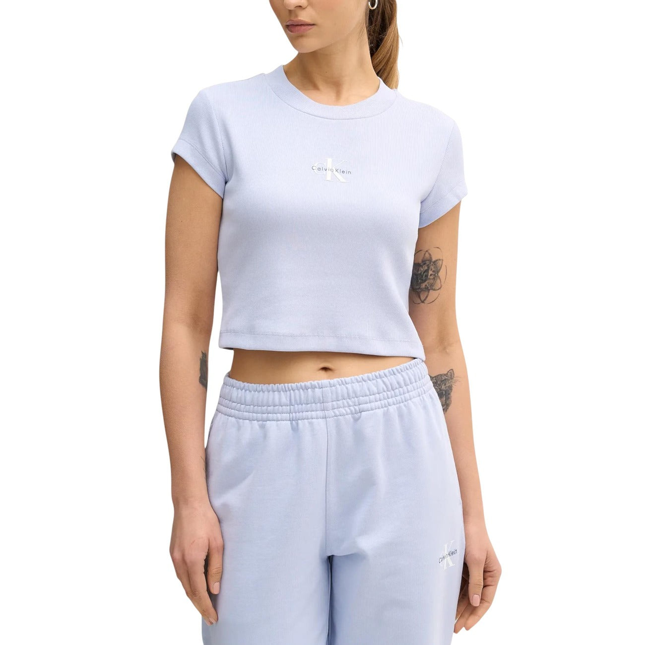 Calvin Klein Jeans Camiseta Mujer Azul Claro Con Lujo Discreto Y Comodidad Diaria